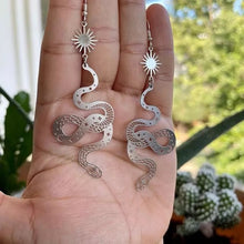 Load image into Gallery viewer, Serpent Silver Earrings With A Star
