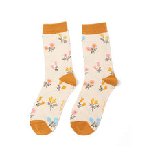 Load image into Gallery viewer, Dainty Floral Socks
