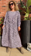 Load image into Gallery viewer, Suzi Leopard Print Midi Dress in Lilac
