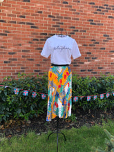 Load image into Gallery viewer, Tropical Print Pleated Midi Skirt
